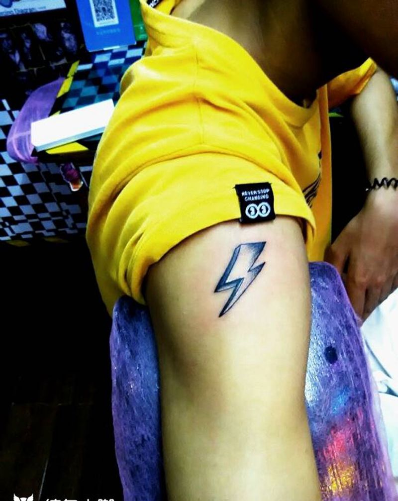 闪电纹身图片_手臂纹身图案