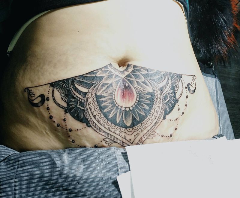 剖腹产疤痕遮盖纹身图片_腹部腰部图腾点刺纹身图案