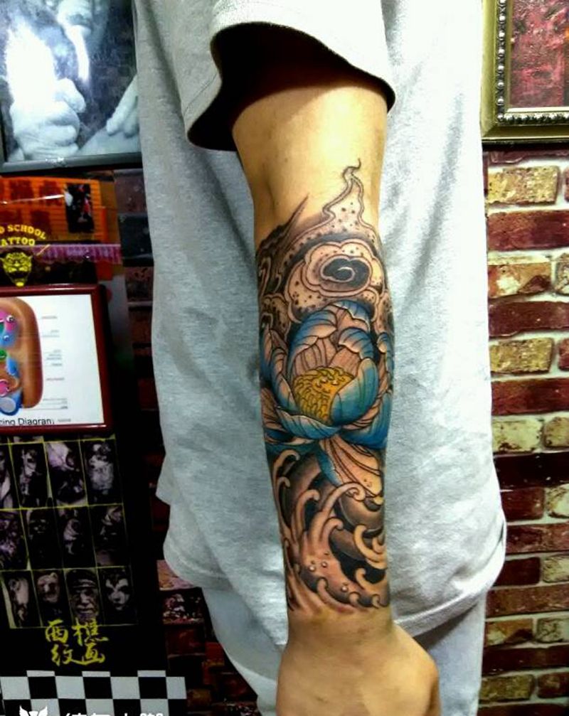 小臂莲花纹身图片_手臂纹身图案