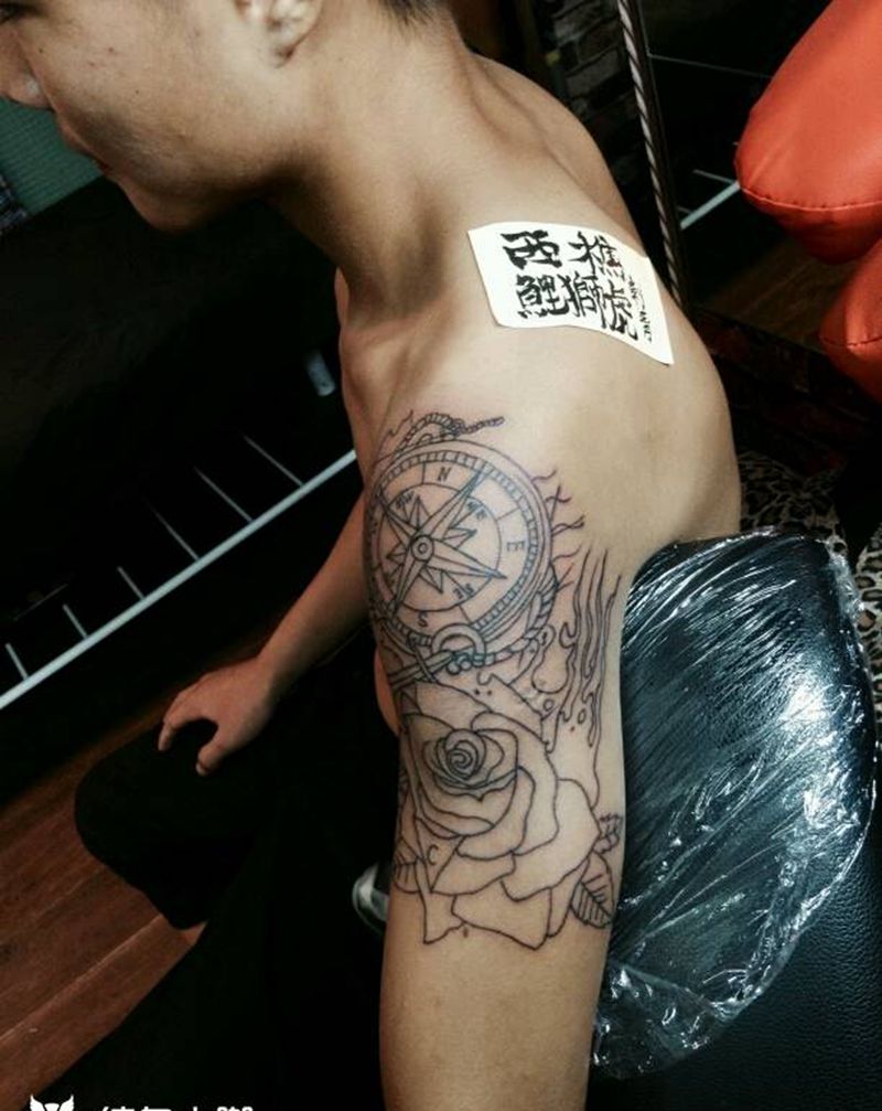 线条完成纹身图片