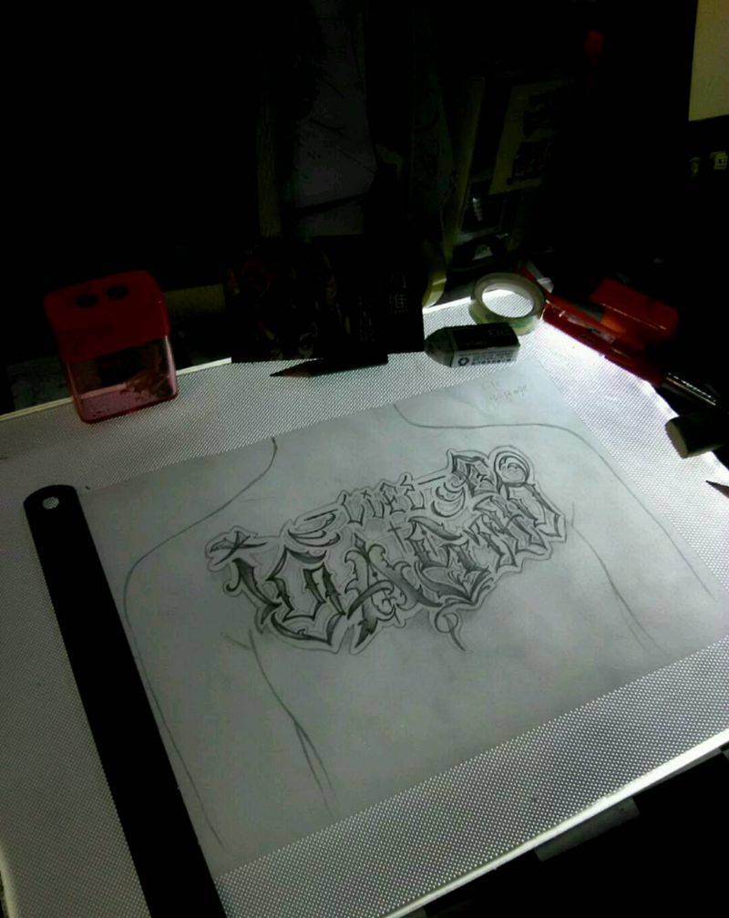 生活是一个舞台纹身图片_胸部纹身图案