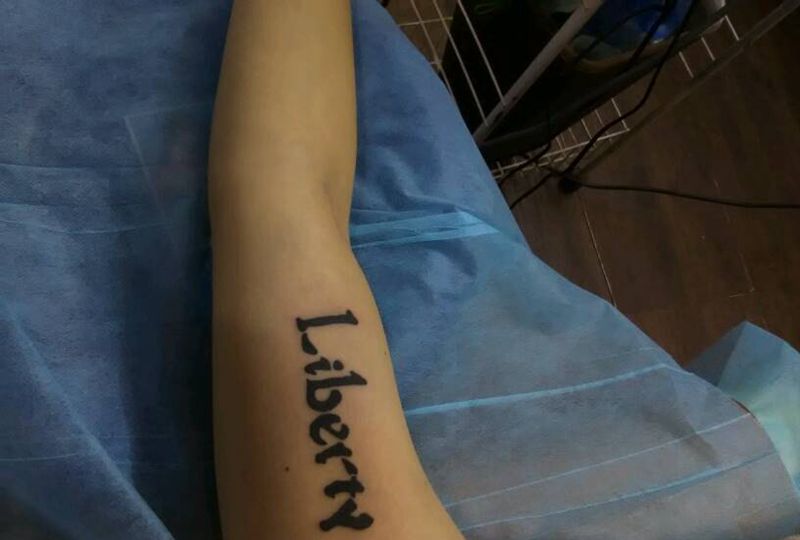 小英文自由的意思纹身图片