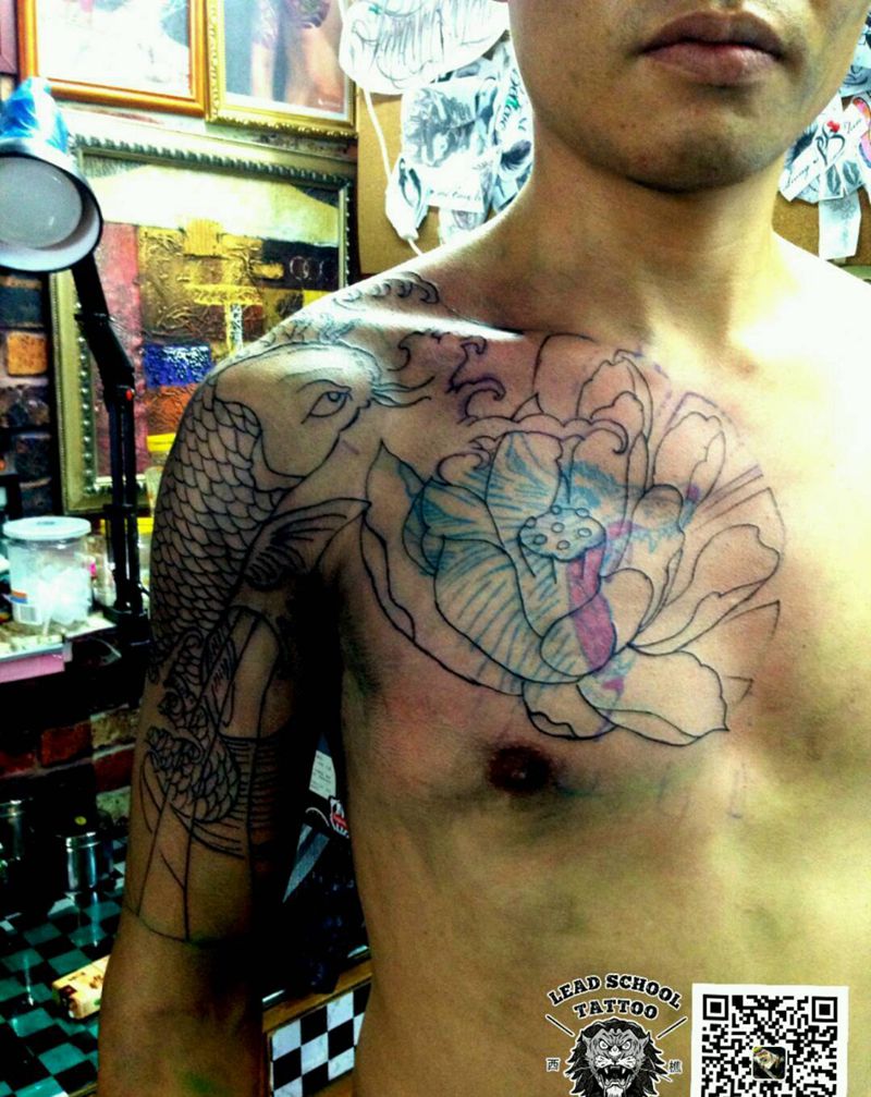 半胛遮盖未完成纹身图片