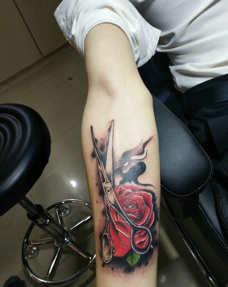 美发帅哥纹身图片_手臂写实植物成品纹身图案