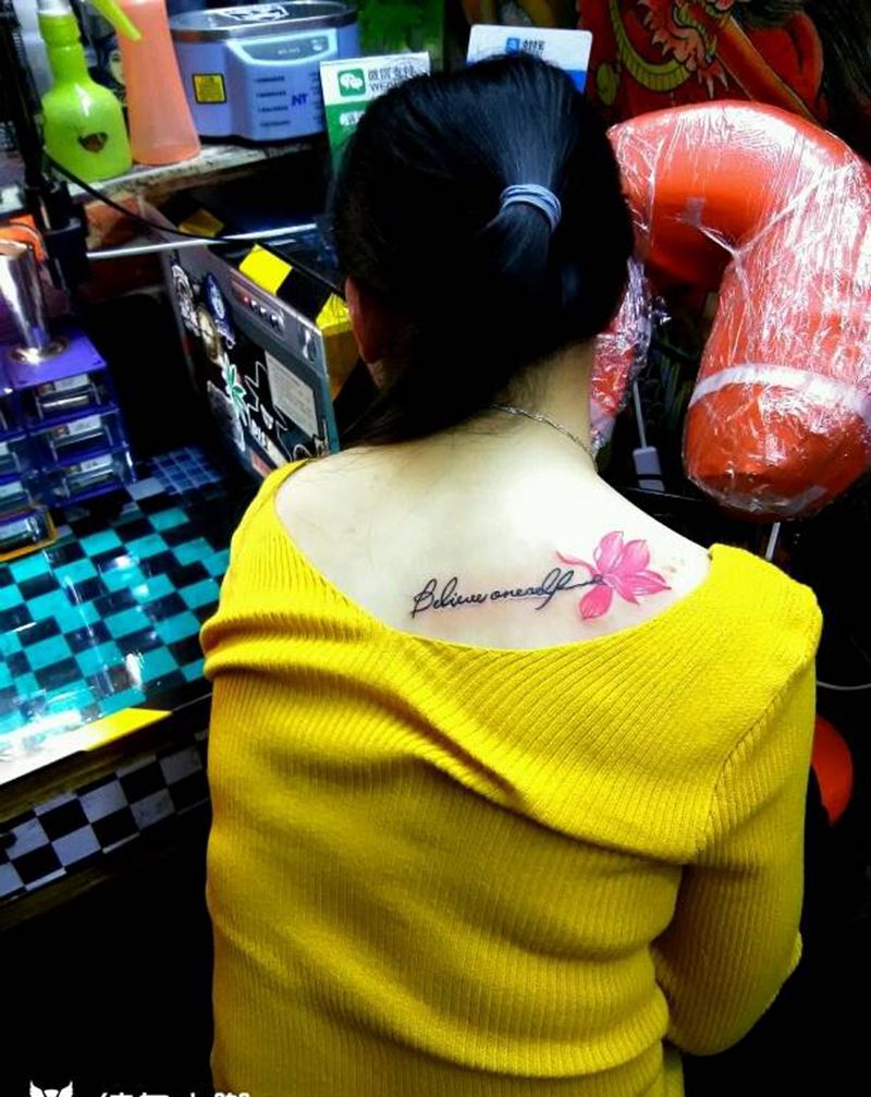 英文花纹身图片