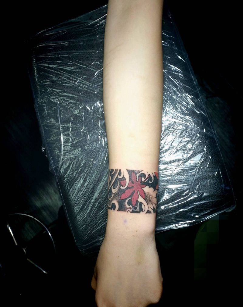 浪花手环纹身图片_手臂老传统点刺纹身图案