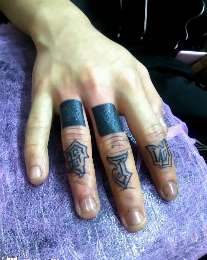 手指英文纹身图片_手部纹身图案