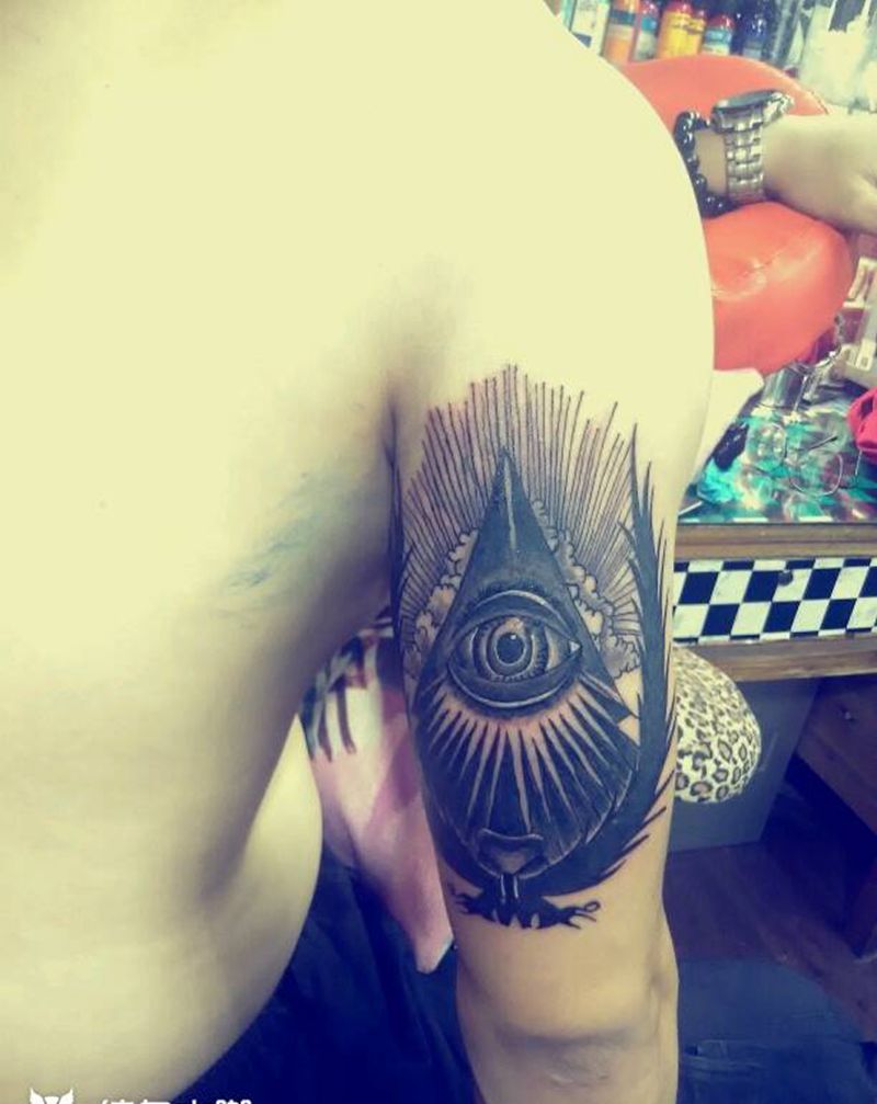 眼睛纹身图片