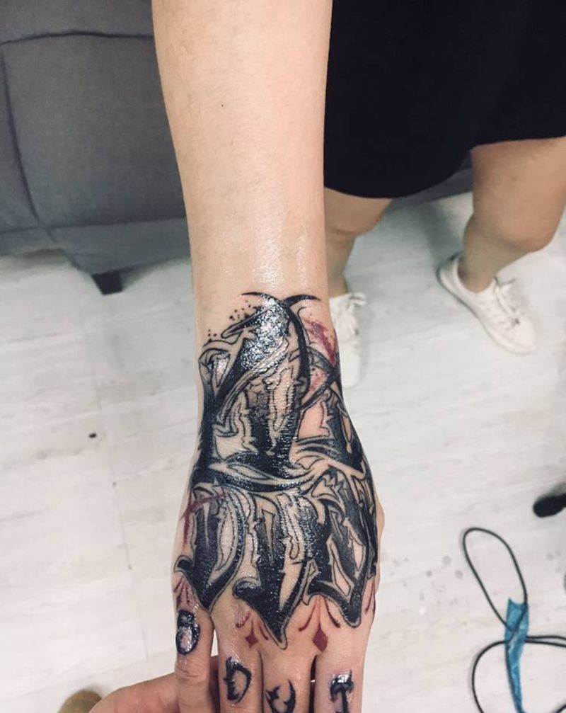 近排小作纹身图片_手部腿部纹身图案