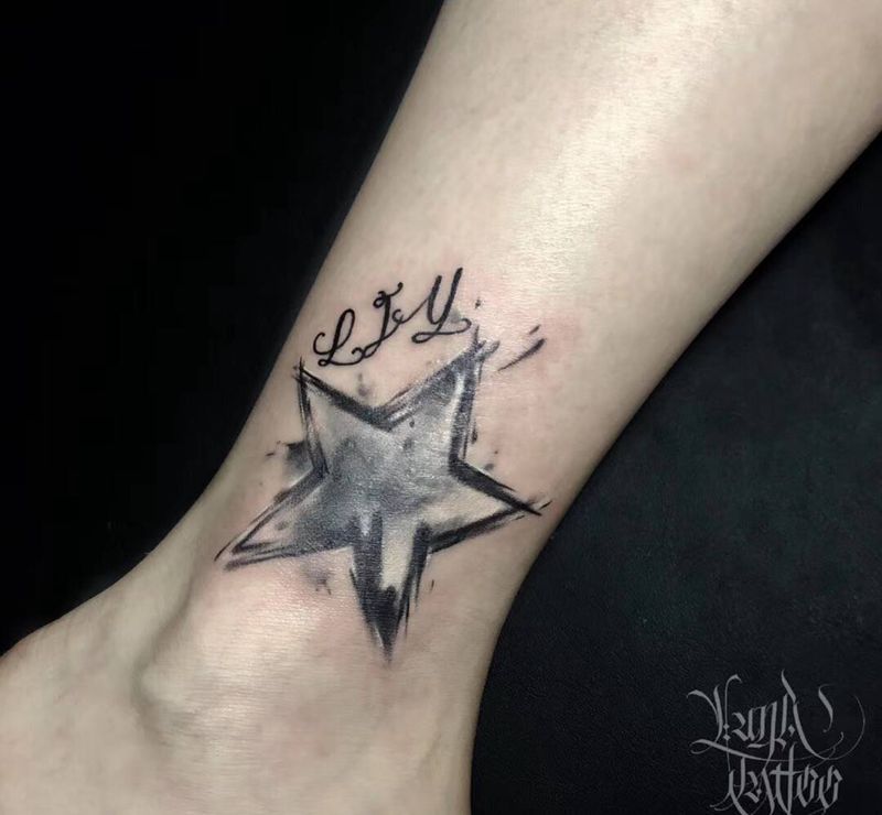 水墨五角星（遮盖)纹身图片_腿部脚部水墨水彩星星遮盖纹身图案