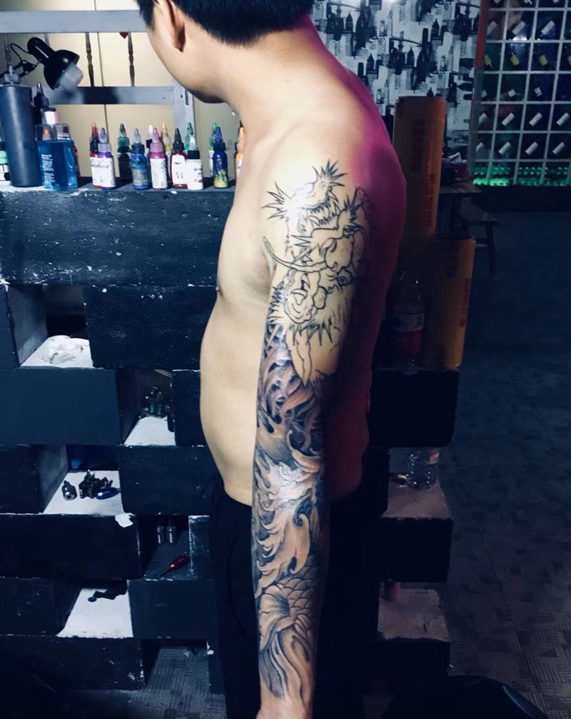 传统花臂纹身图片_手部传统鬼神纹身图案