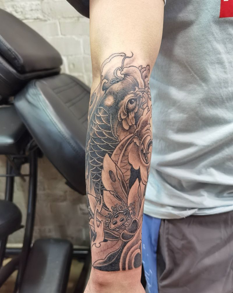 锦鲤纹身图片_手臂新传统纹身图案