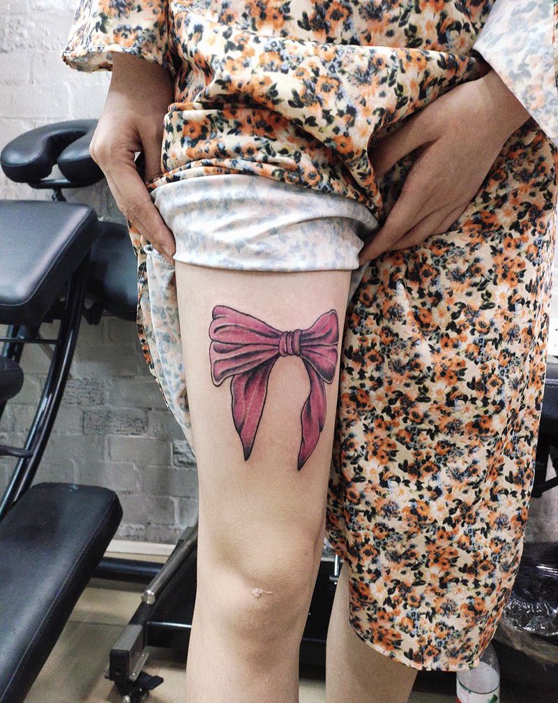 蝴蝶结纹身图片_腿部水彩纹身图案