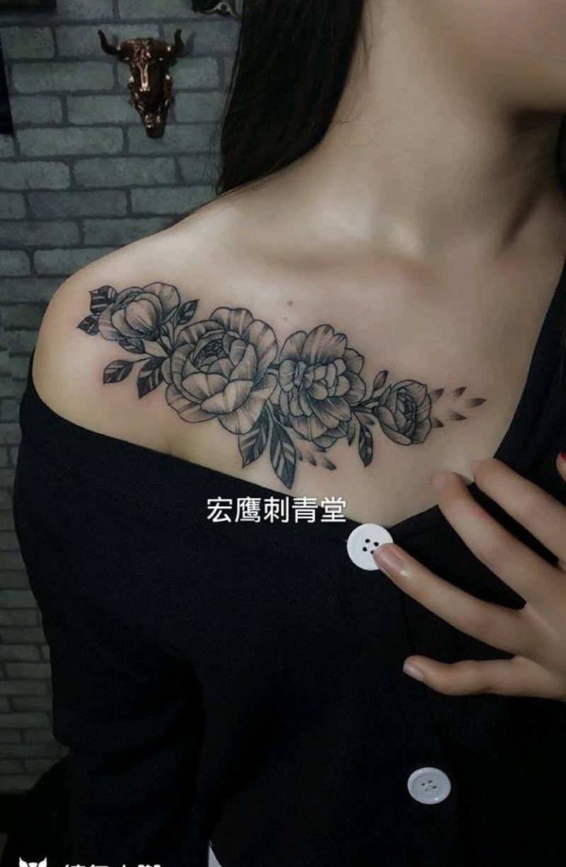 素花纹身图片_胸部点刺纹身图案