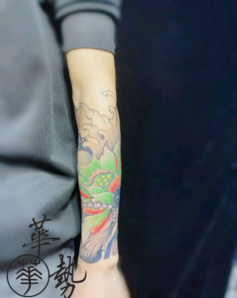 荷花纹身图片_手部手臂纹身图案