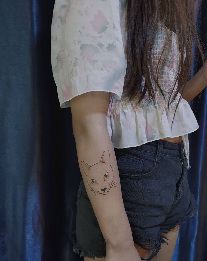 小猫纹身图片_手部新传统纹身图案