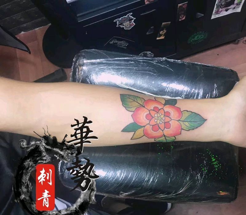 欧美小花纹身图片_Old School纹身图案