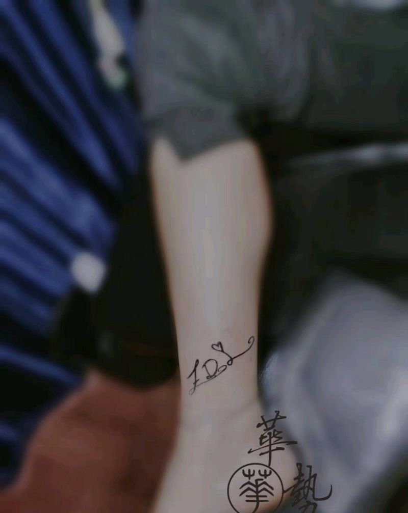 小英文纹身图片_腿部纹身图案