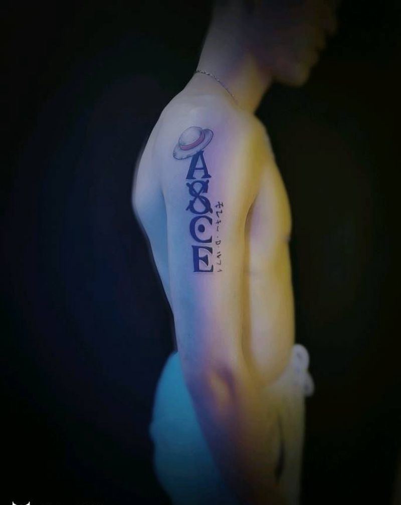 花体纹身图片_手部花体字纹身图案