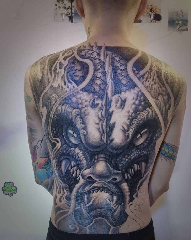 龙纹身图片_背部欧美写实纹身图案