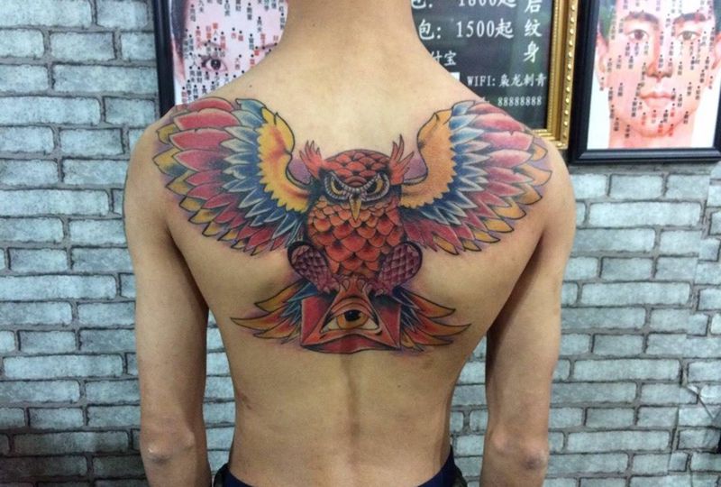 鹰纹身图片_成品背部传统动物纹身图案