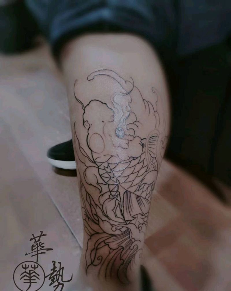 先小鱼线条纹身图片_腰部纹身图案