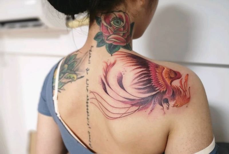 凤凰涅槃纹身图片_背部水墨凤凰纹身图案