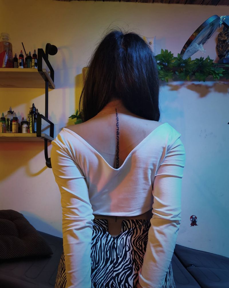 梵文纹身图片_背部图腾纹身图案