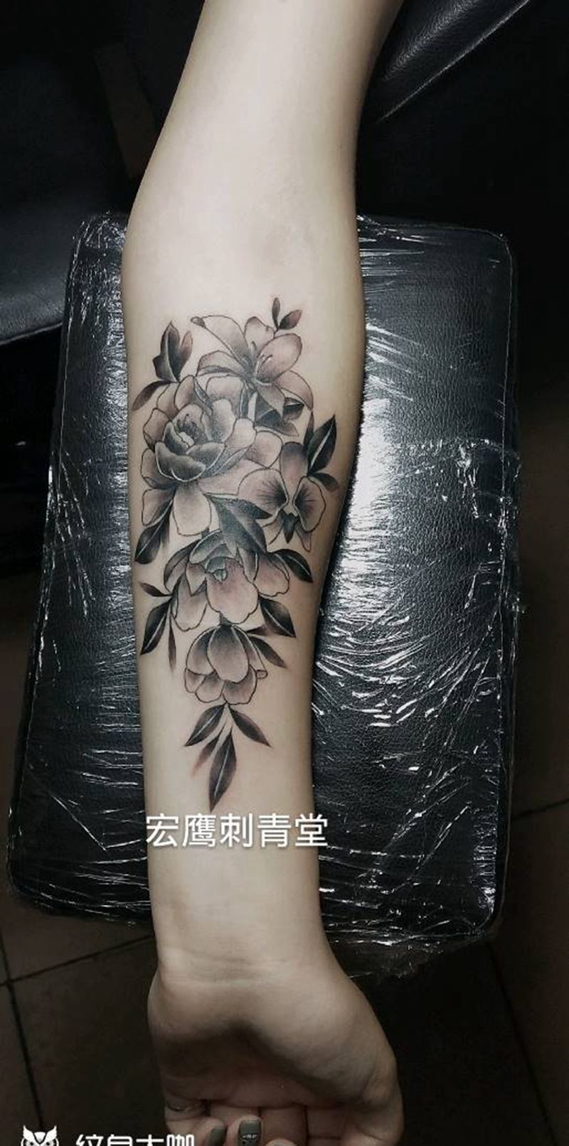 素花纹身图片_手部手臂新传统纹身图案