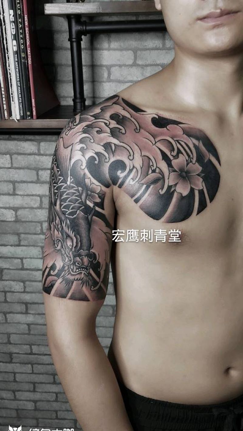 半甲纹身图片_胸部手部新传统纹身图案