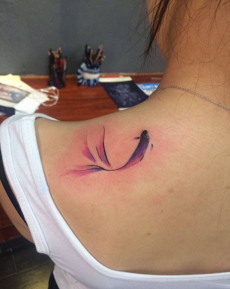 鱼纹身图片_肩部成品纹身图案