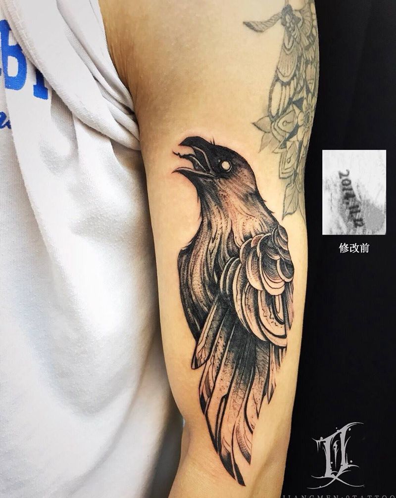 乌鸦遮盖纹身图片_手部图腾点刺纹身图案