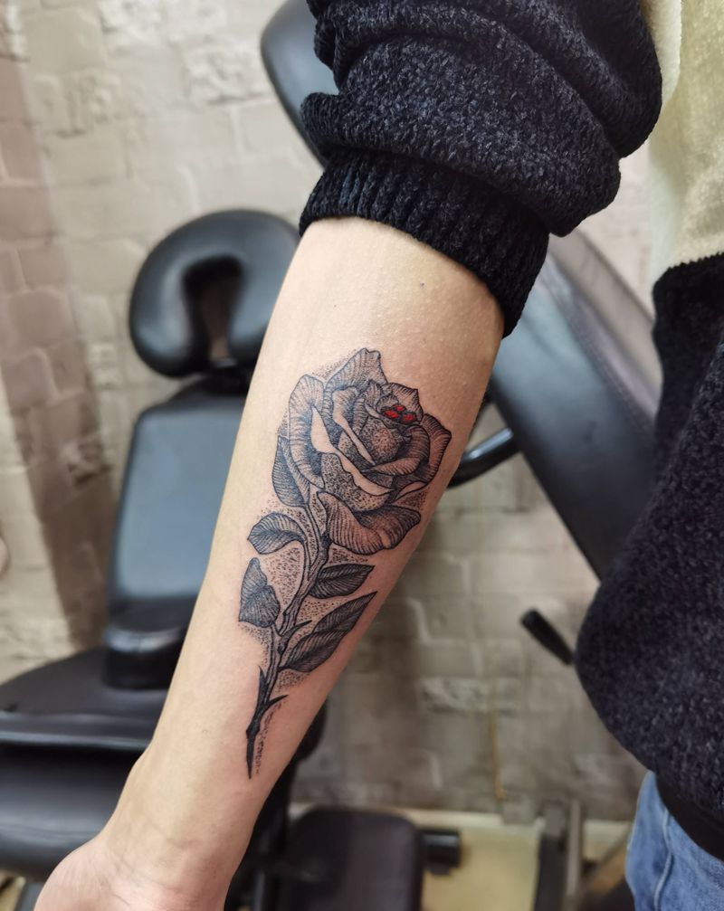 暗黑玫瑰纹身图片_手臂点刺纹身图案