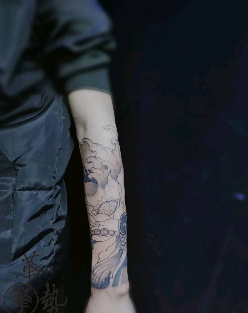 荷花线条纹身图片_新传统纹身图案