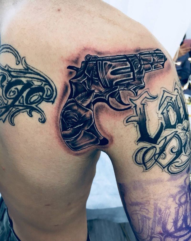 枪纹身图片