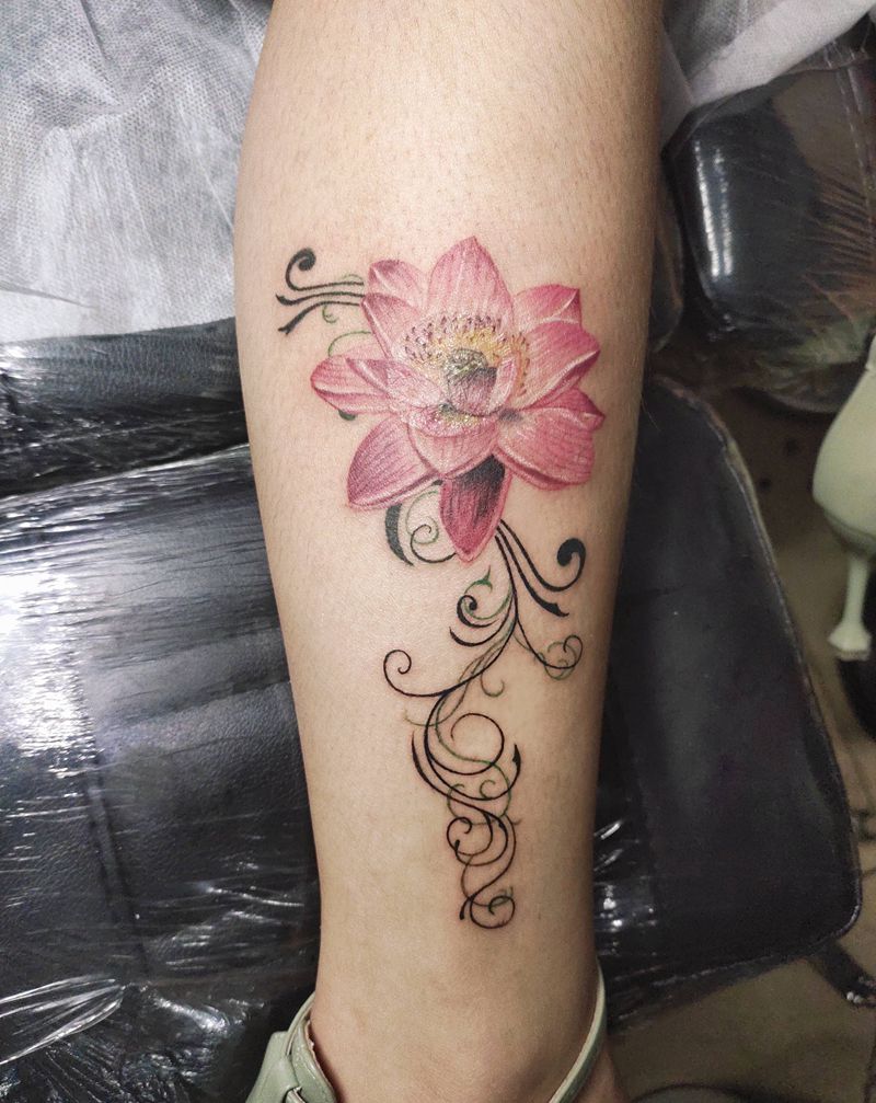 莲花纹身图片_腿部新传统纹身图案