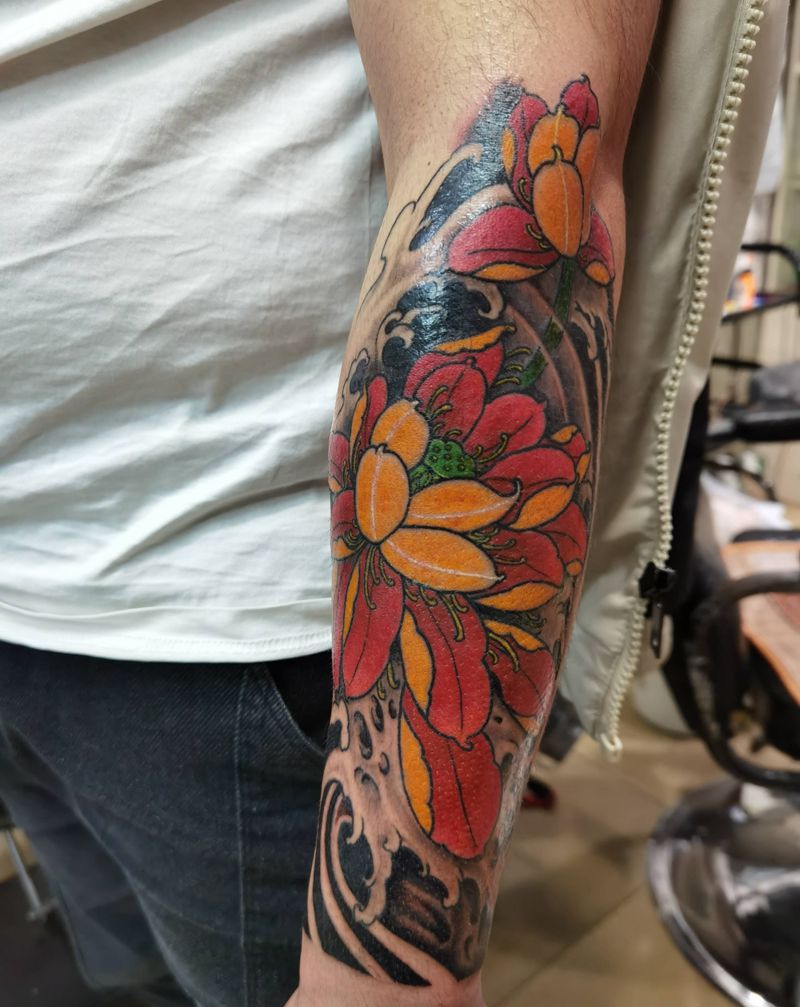 花纹身图片_手臂新传统纹身图案