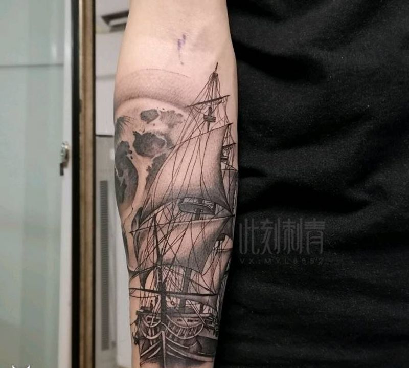 一帆风顺纹身图片_手臂欧美写实船纹身图案