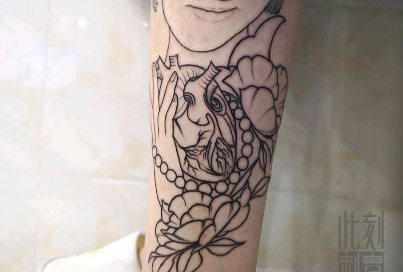 纪念小天使纹身图片_腿部New School心脏纹身图案