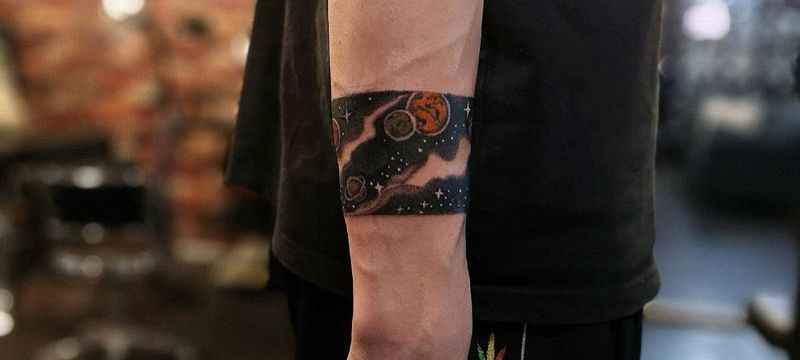 遮盖旧纹身纹身图片_手臂点刺星球纹身图案