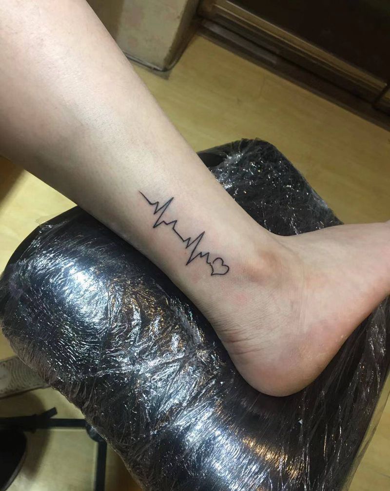 心电图（原相机拍摄）纹身图片_脚部纹身图案