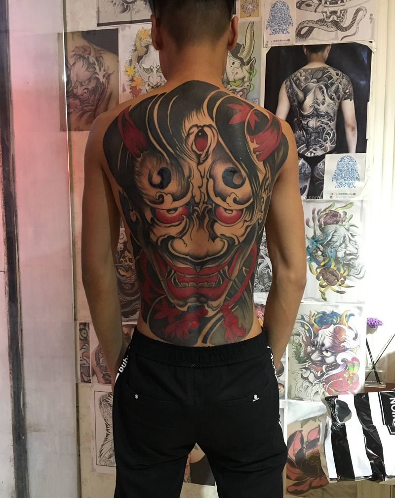 般诺（原相机，无美颜）纹身图片_背部纹身图案