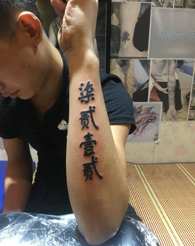 字体（原相机，无美颜）纹身图片_手部纹身图案