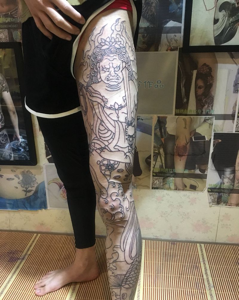 不动明王（原相机拍摄）纹身图片_脚部纹身图案
