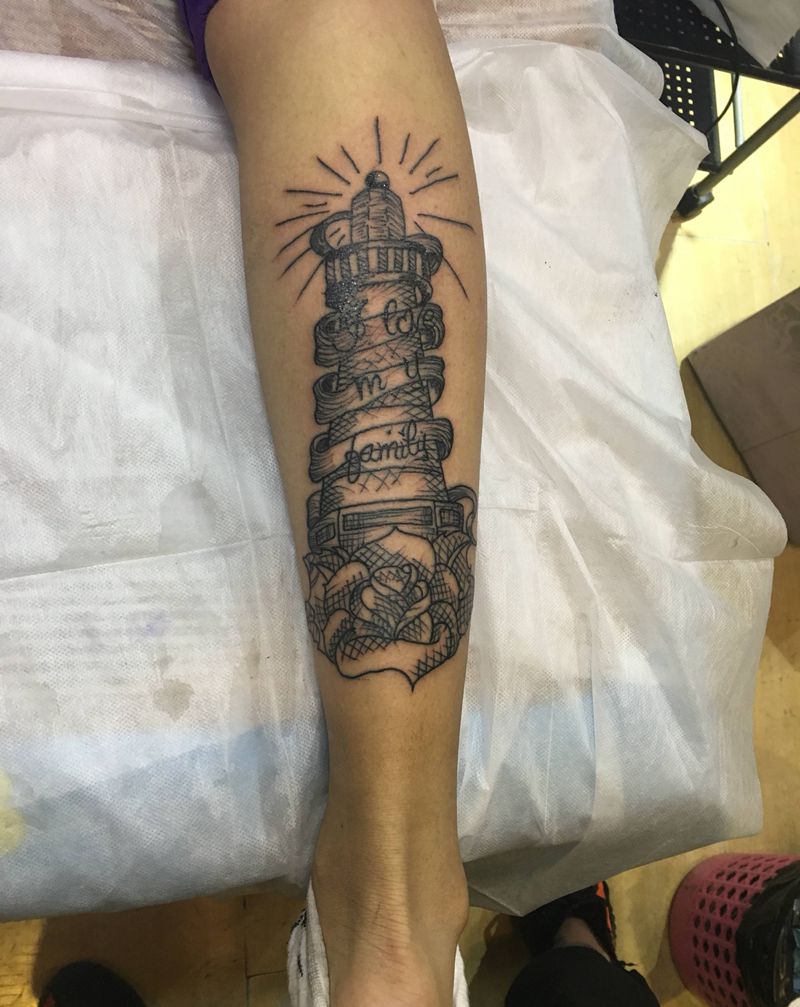 塔（原相机，无美颜）纹身图片_脚部纹身图案