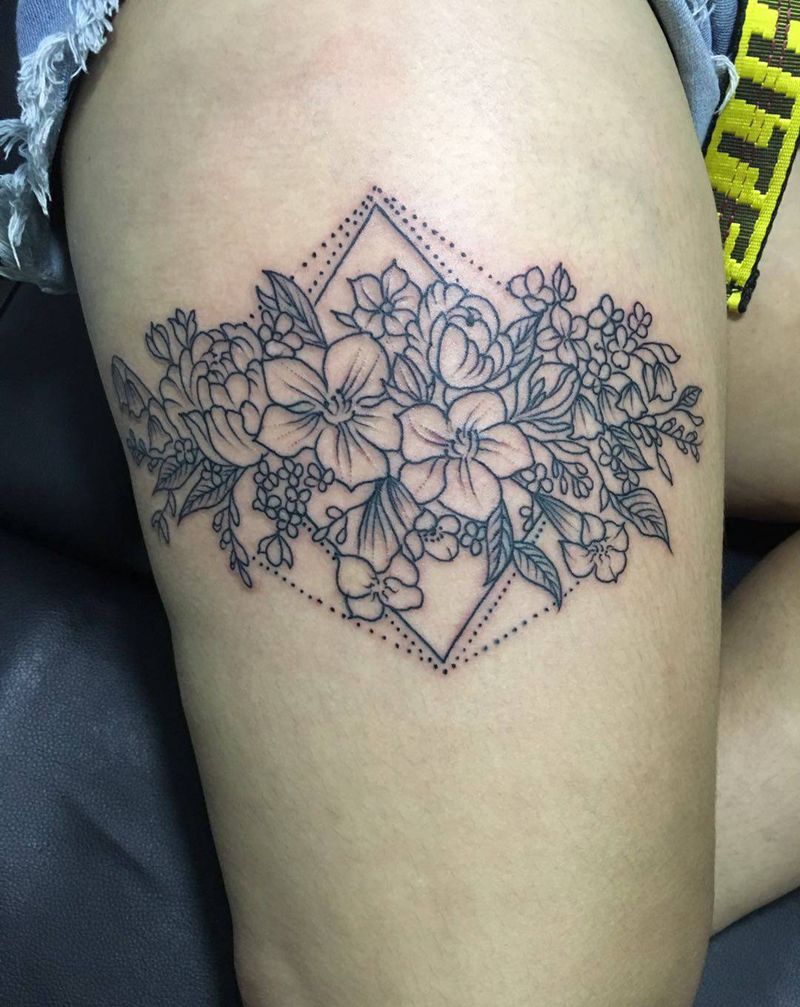 花（原相机，无美颜）纹身图片_臀部纹身图案