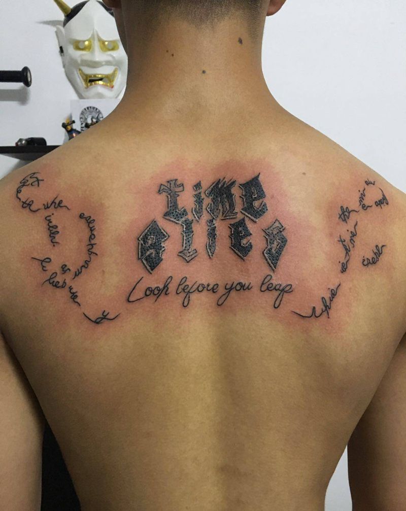 花体（原相机，无美颜）纹身图片_背部纹身图案