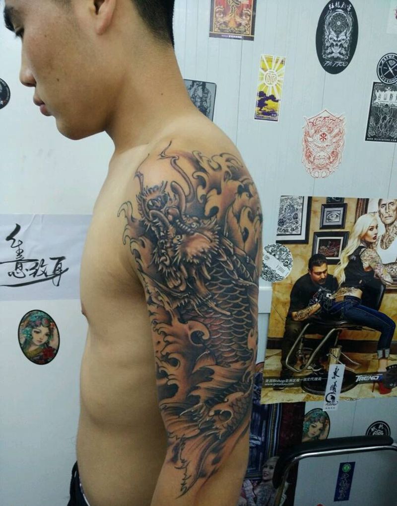 鳌鱼纹身图片_肩部手臂手部传统纹身图案