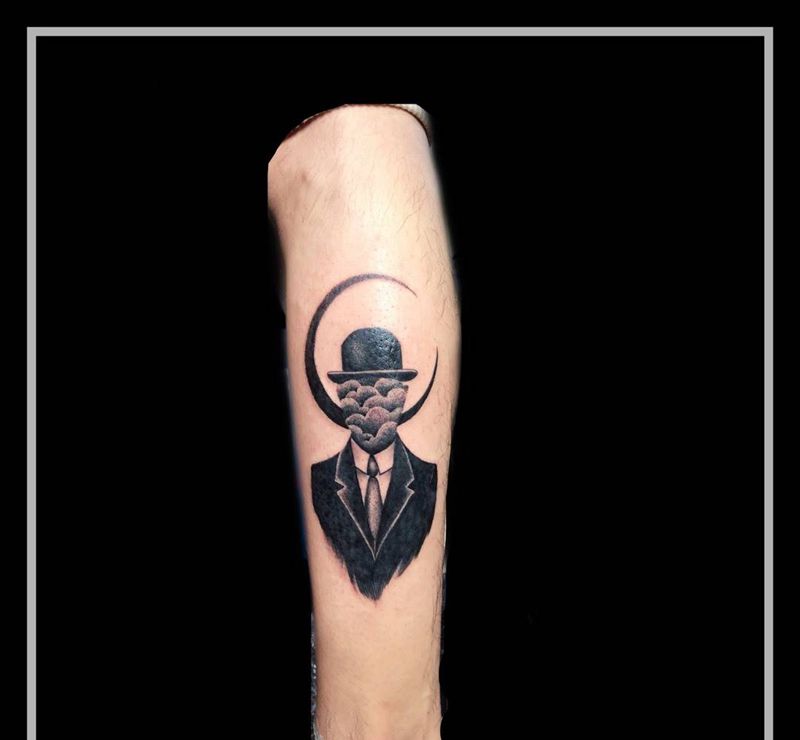 小臂西装男纹身图片