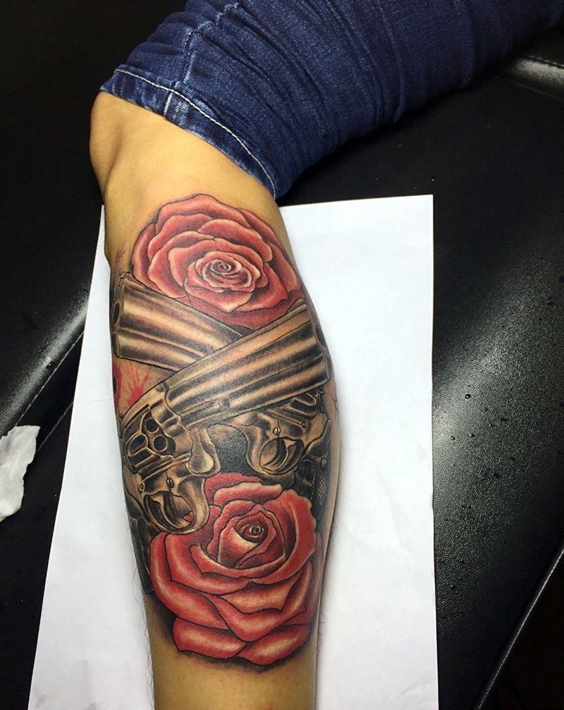 左轮手枪纹身图片